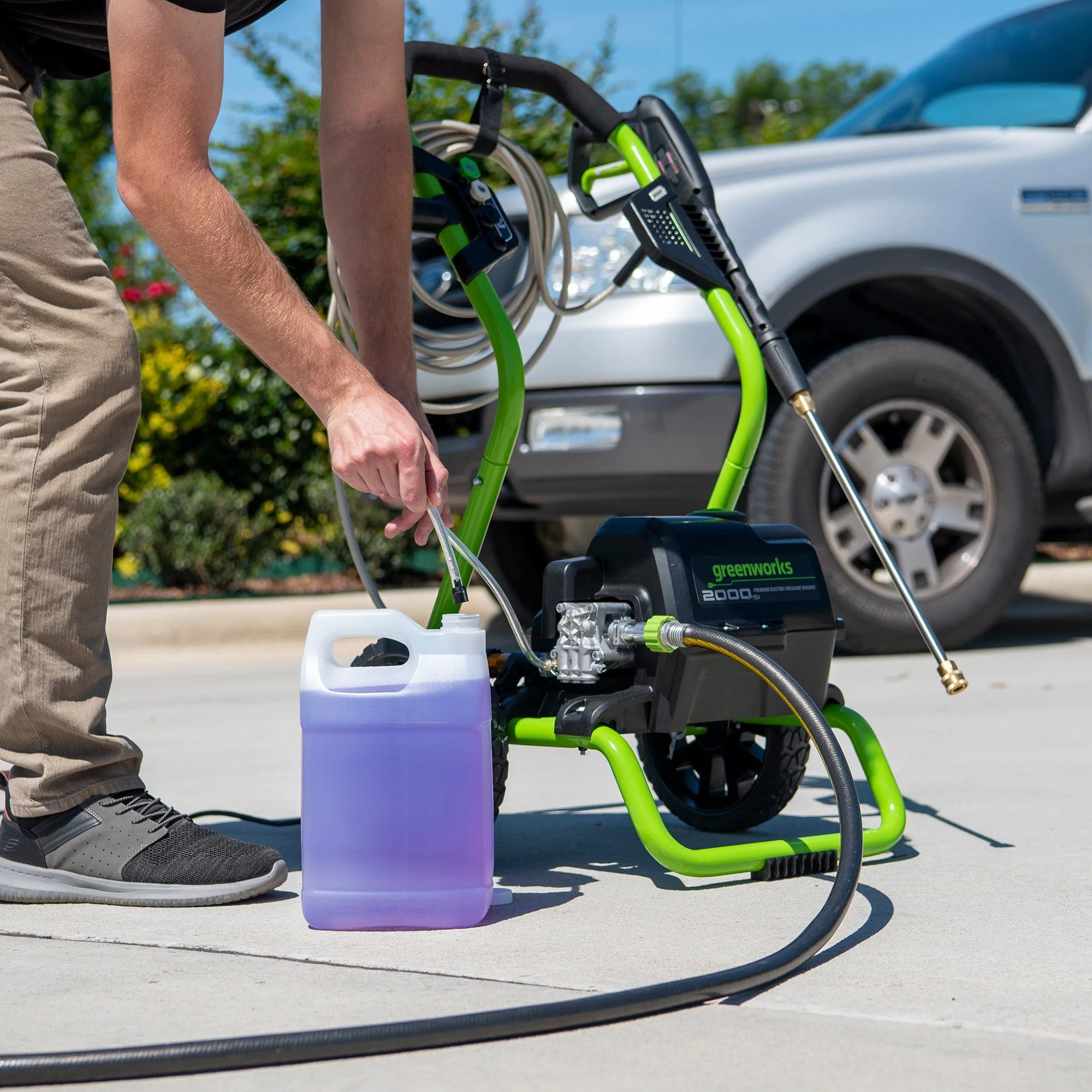 2000 PSI Pressure Washer - Image 4