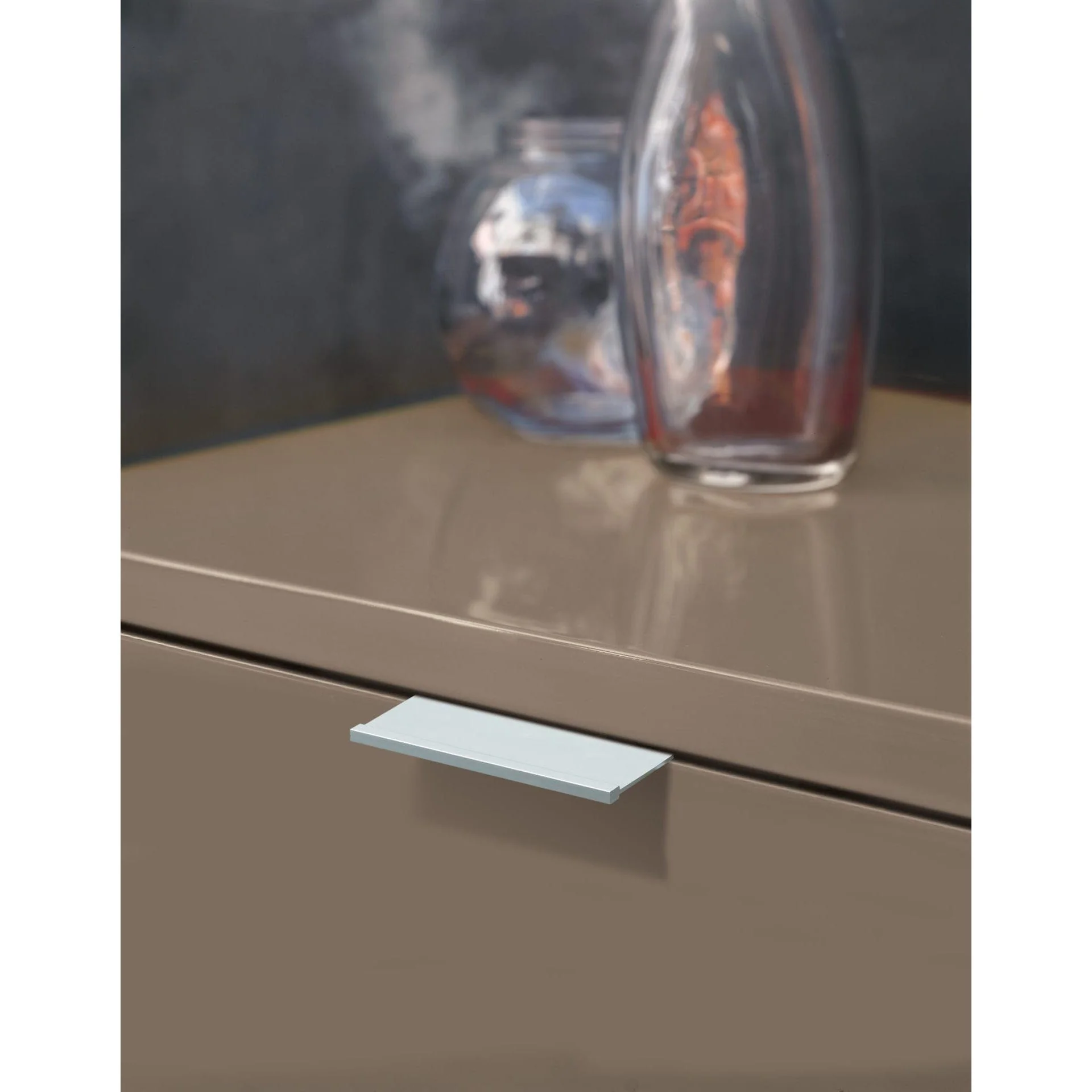 Contemporary Edge Pull, 1-31/32" Center-to-Center, Aluminum - Image 4