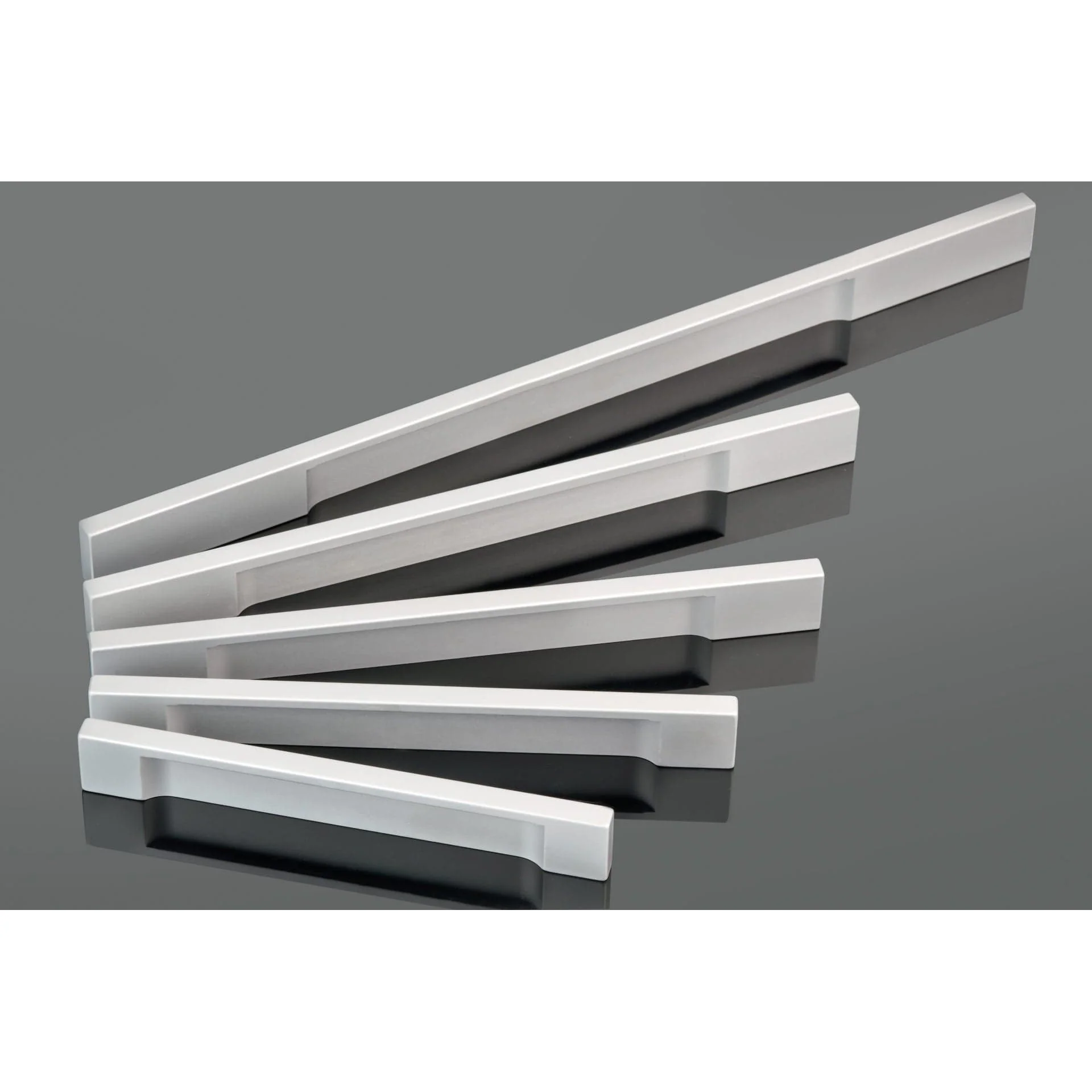 Contemporary Pull, 5-1/16" Center-to-Center, Chrome - Image 4