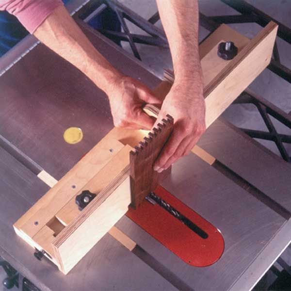 Woodworking Project Paper Plan to Build Box-Joint Jig Plan with a Penchant for Precision