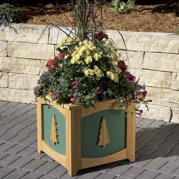 Woodworking Project Paper Plan to Build Patio-Perfect Planter Box