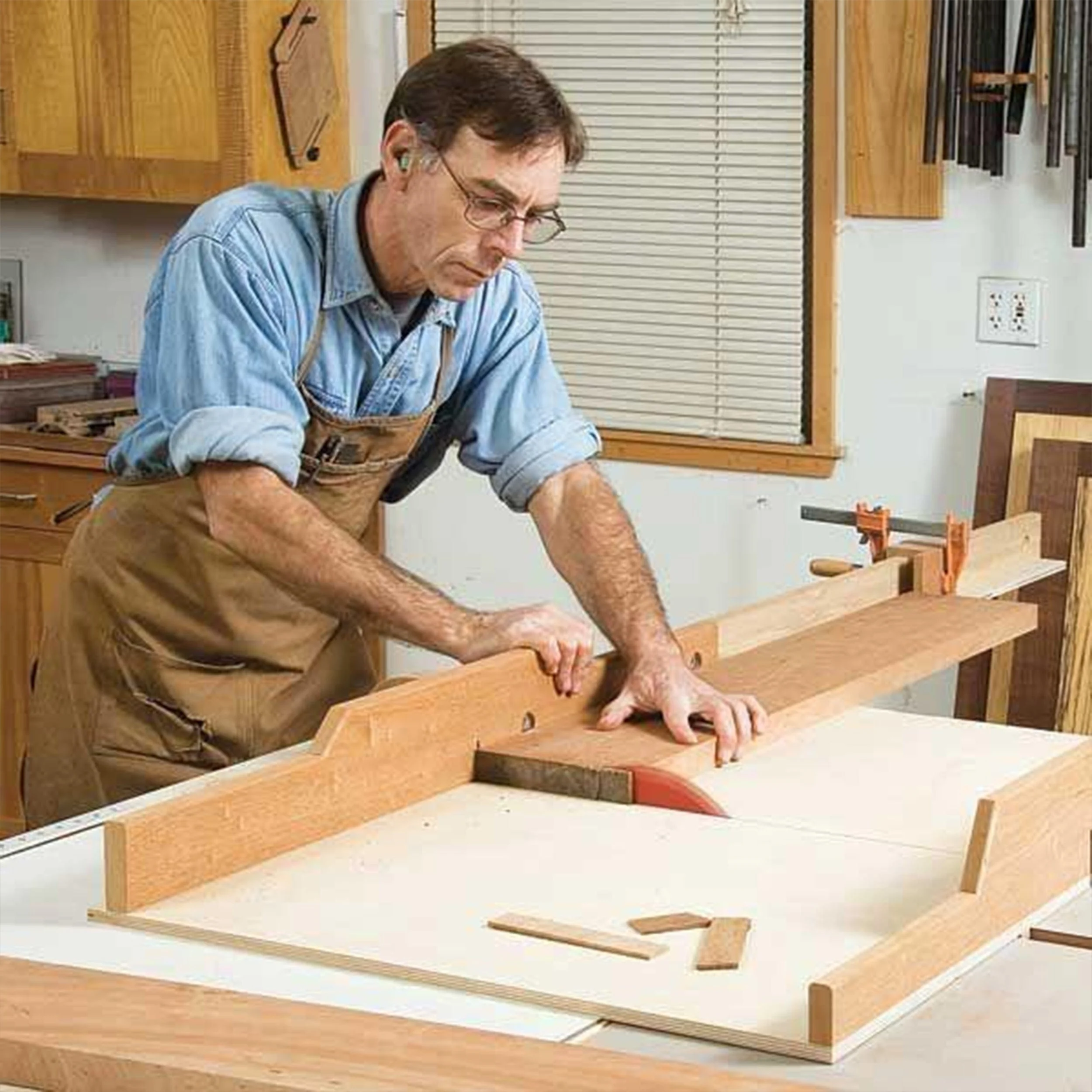 Woodworking Project Paper Plan to Build Accurate Cross Cut Sled Jig