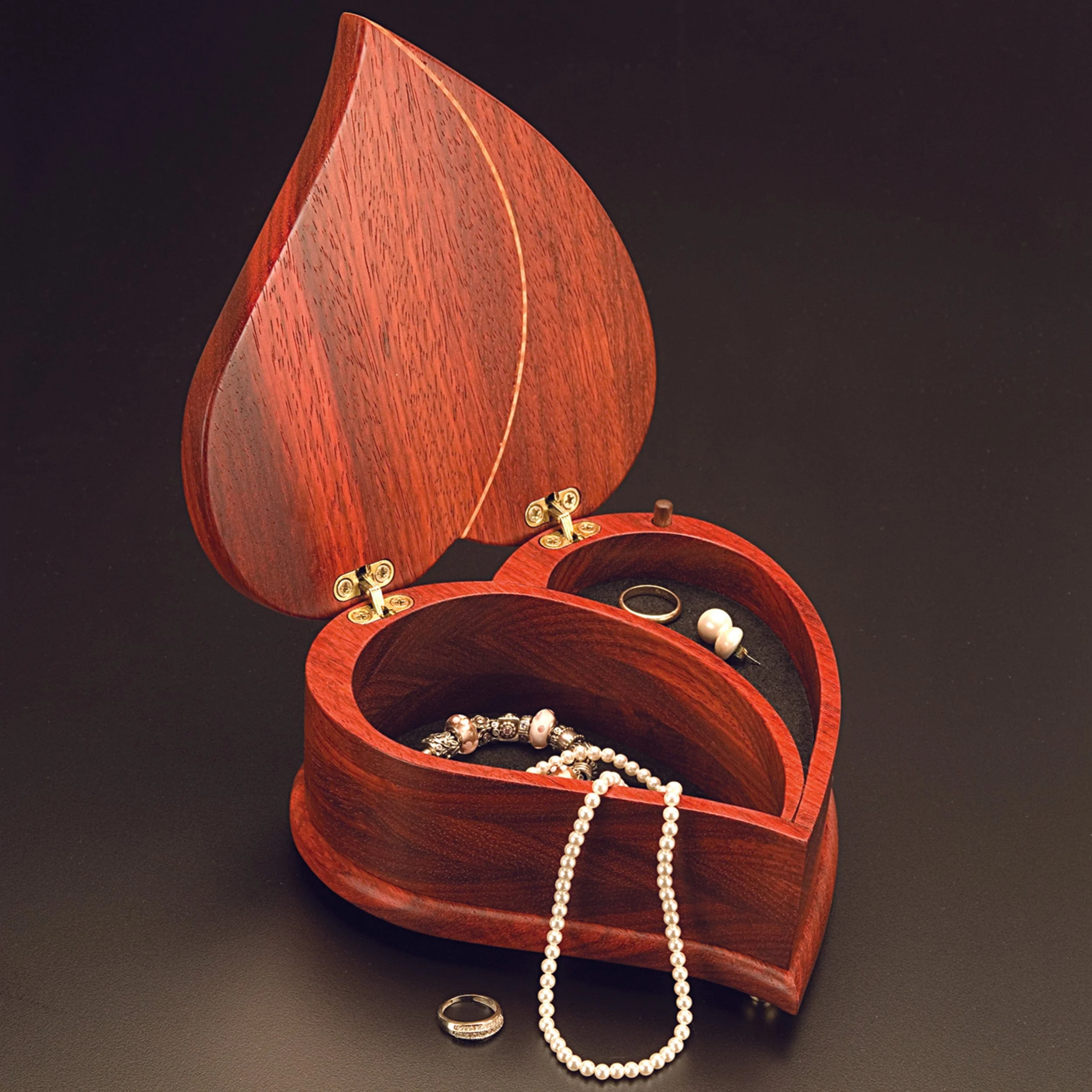 Woodworking Project Paper Plan to Build Heart Shaped Music Box